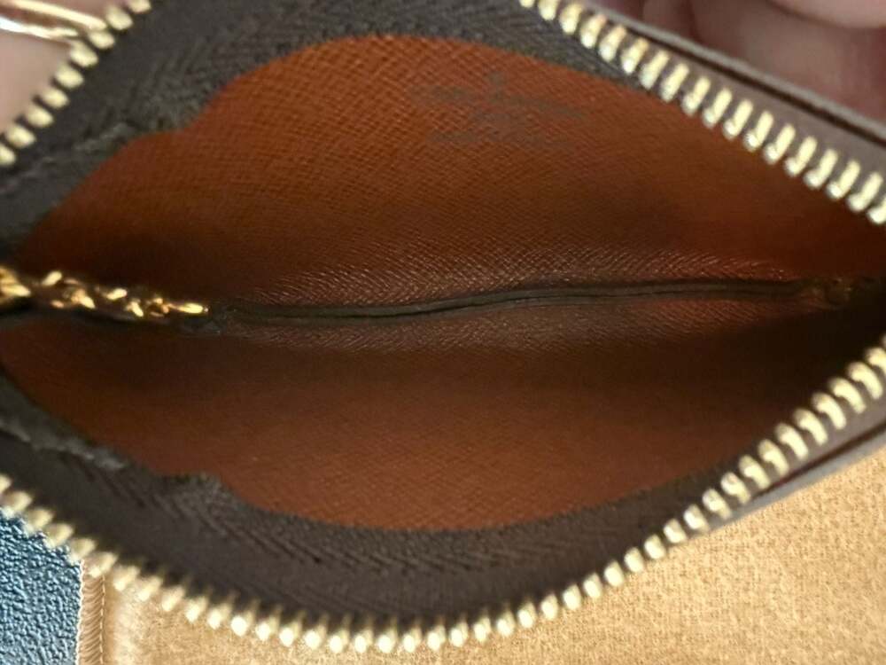 Louis Vuitton Monogram Canvas Key Pouch Cles with dust cover and box - Picture 10 of 16